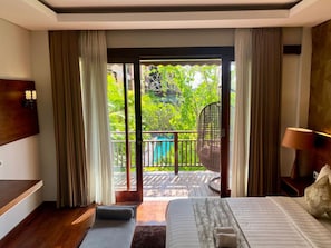 Minibar, in-room safe, desk, iron/ironing board - djabu Seminyak Hotel (Seminyak)