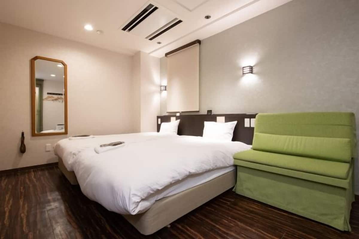 Premium bedding, down duvets, desk, blackout curtains