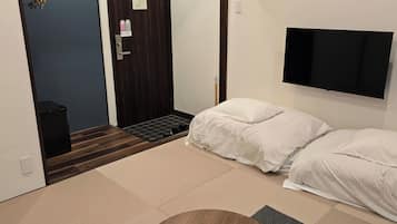 Habitación tradicional, varias camas, no fumadores (Japanese Style) | Ropa de cama de alta calidad, edredones de plumas, escritorio
