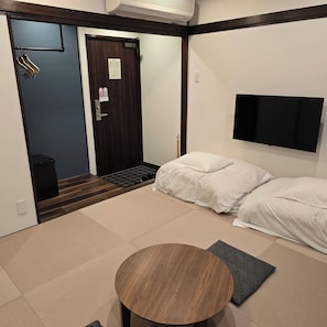Japanese Style Room, Non Smoking | Premium bedding, down comforters, desk, blackout drapes
