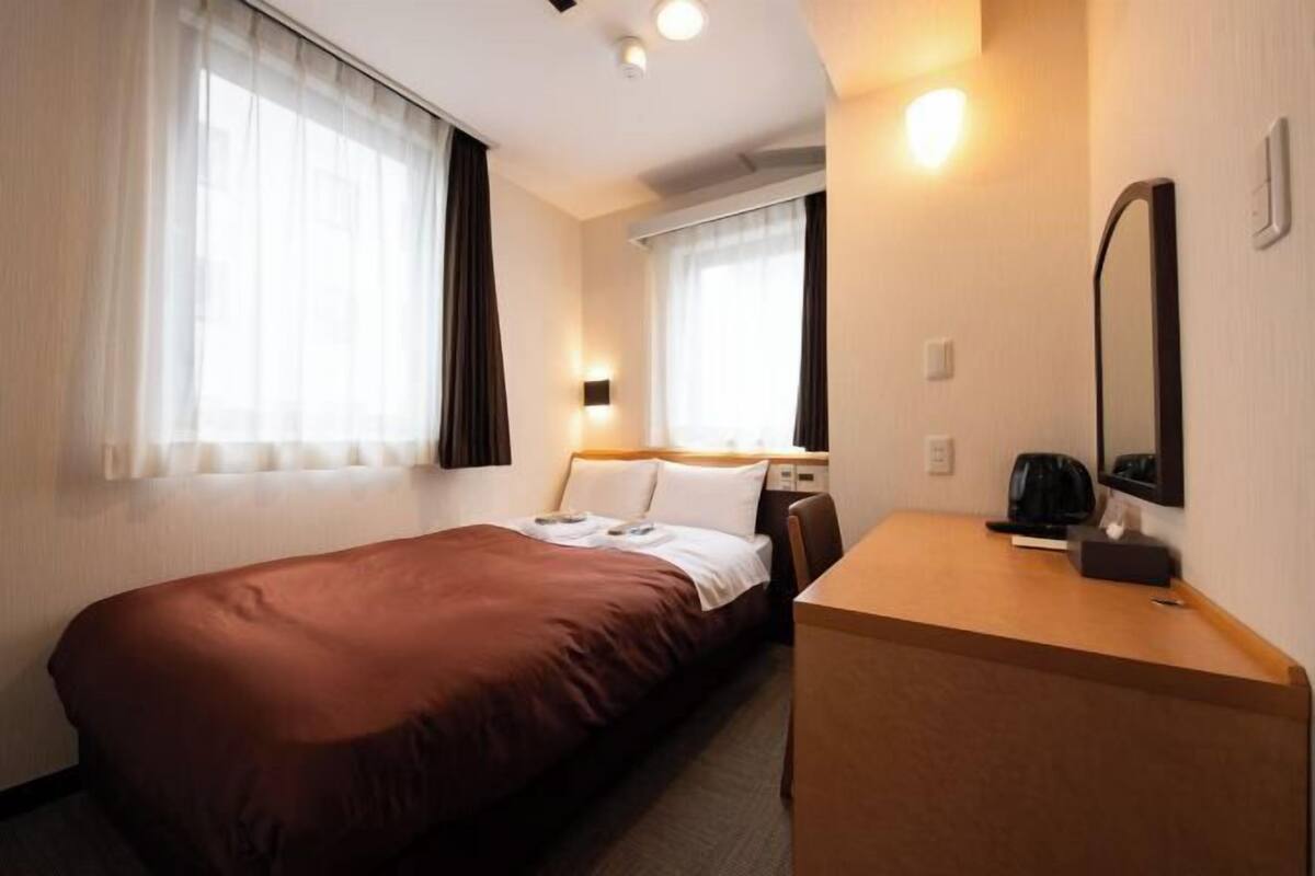 Premium bedding, down comforters, desk, blackout drapes