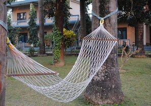Property grounds - Rhino Lodge & Hotel (Sauraha)