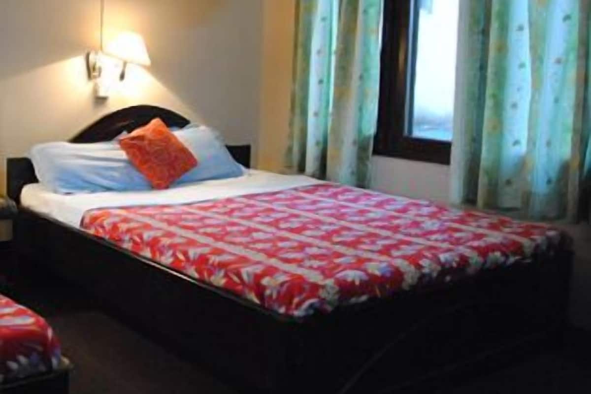 deluxe double room | soundproofing, free wifi, bed sheets
