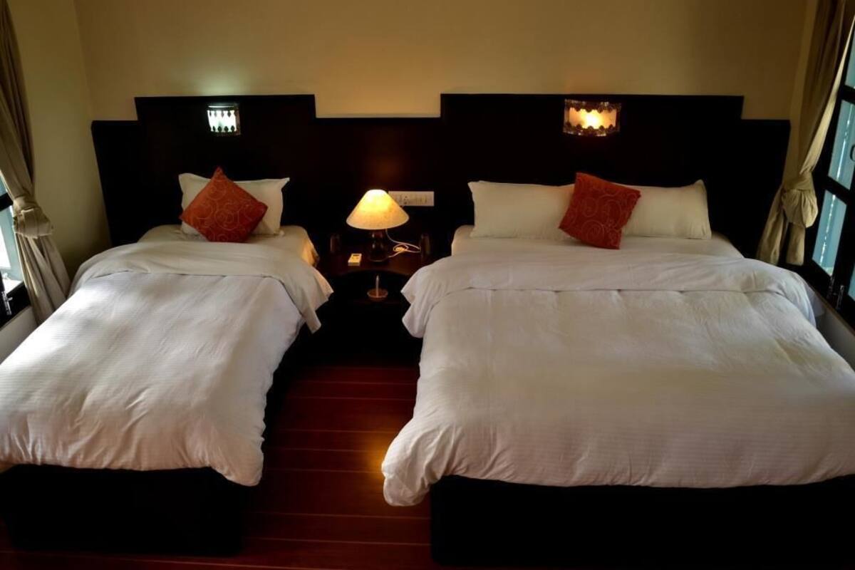 soundproofing, free wifi, bed sheets