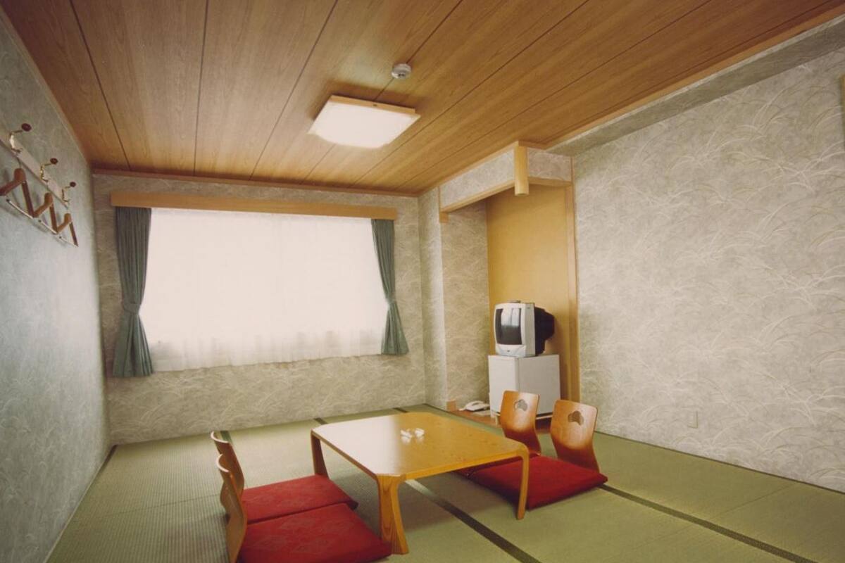 Japanese Room for 3-6 Guests (child fees paid at hotel) | Blackout curtains, free WiFi, bed sheets