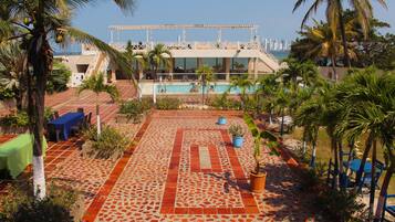 Outdoor pool, sun loungers