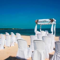 Sulla spiaggia, cabine da spiaggia gratuite, teli da spiaggia, pallavolo
