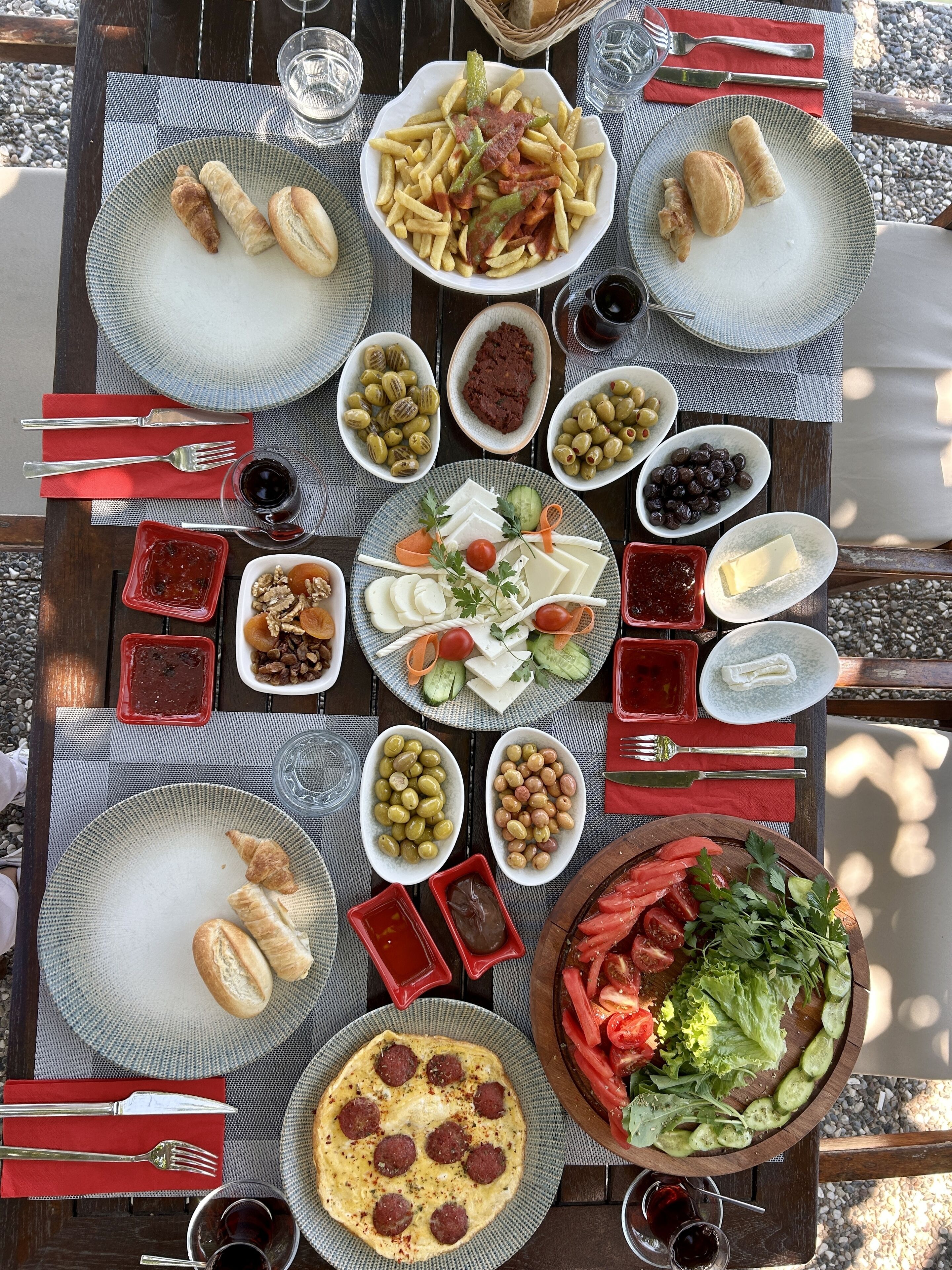 breakfast, lunch and dinner served