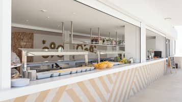 2 bars, bar en bord de piscine
