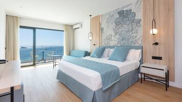 Escritorio y espacio para trabajar con un portátil