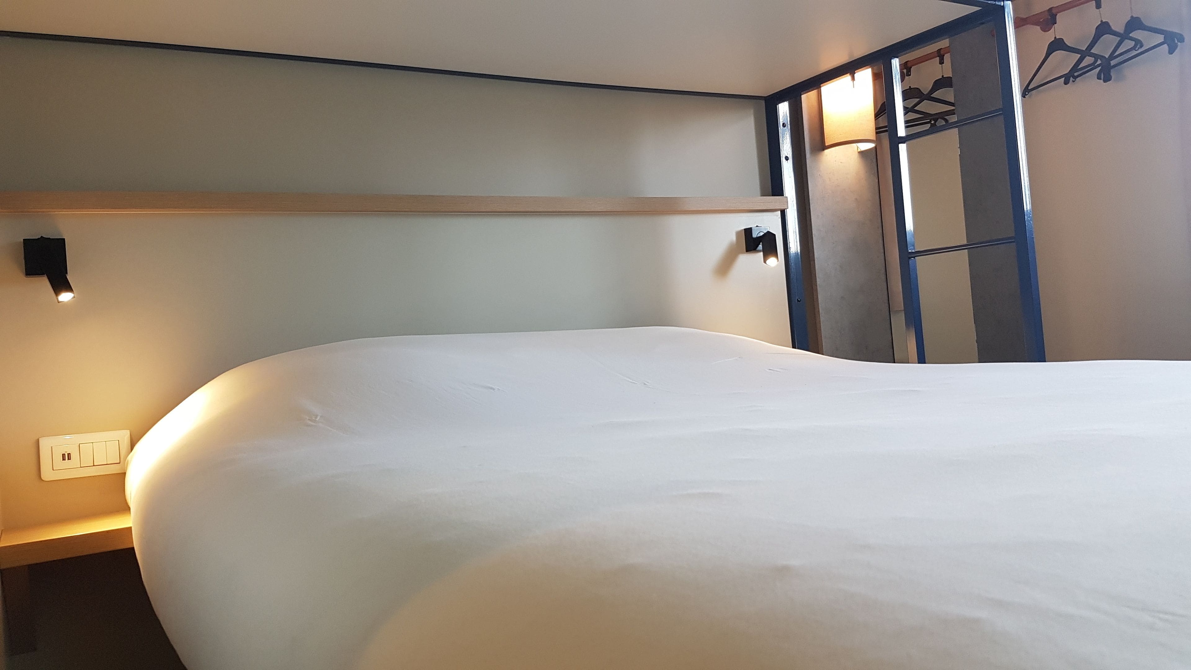 standard double room | desk, blackout curtains, free wifi, bed sheets