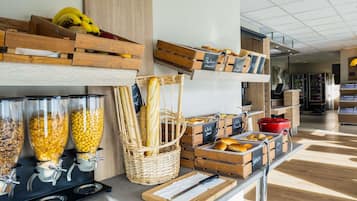 Dagelijks ontbijtbuffet (EUR 10 per persoon)