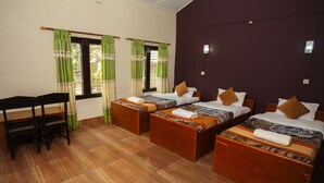 Standard Double Room | Bilik Mandi | Pancuran mandi, kelengkapan dandanan diri percuma, selipar 