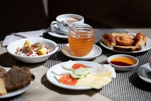 매일 뷔페 아침 식사 유료