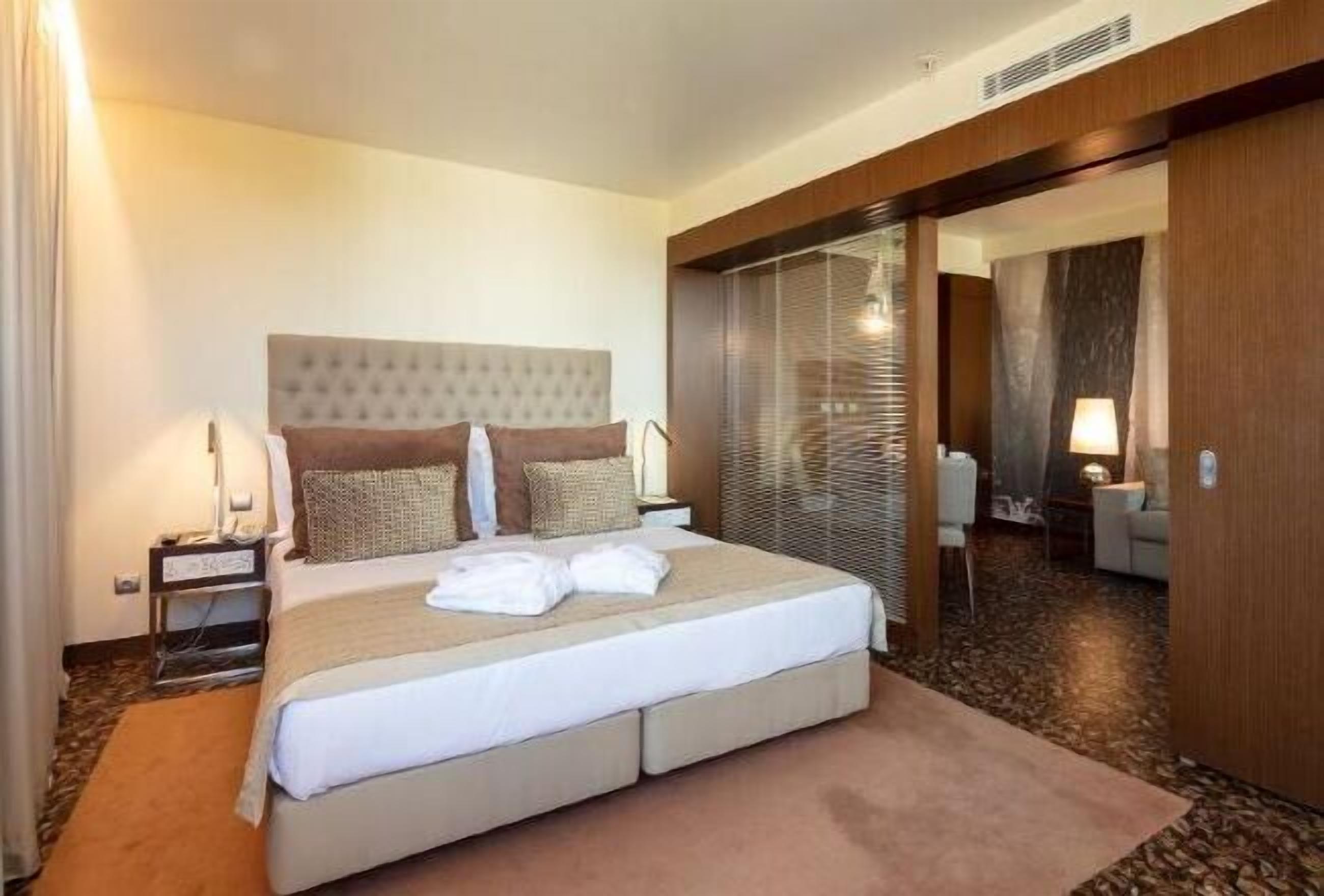 1 bedroom, minibar, in-room safe, desk