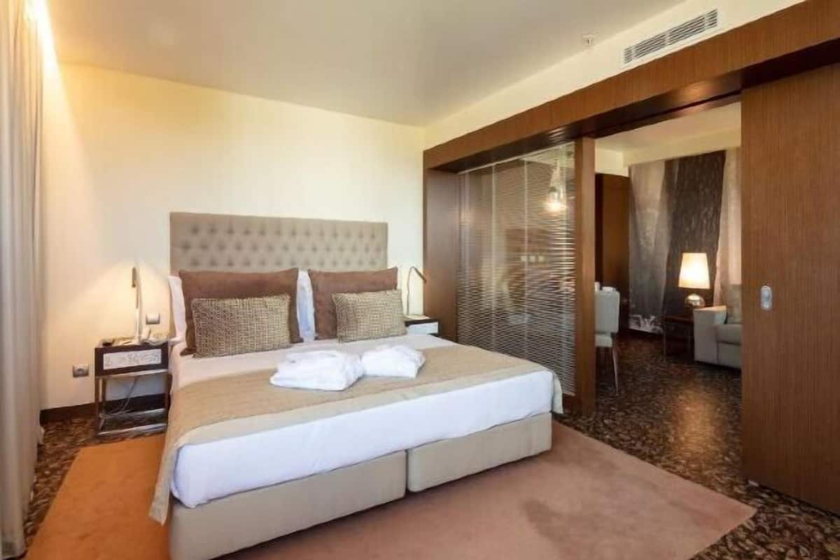 1 habitación, minibar, caja de seguridad en la habitación y escritorio