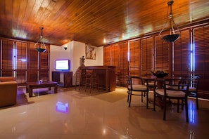LED TV, DVD player