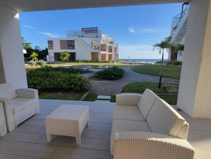 Family Condo, 3 Bedrooms, Oceanfront | Private kitchen