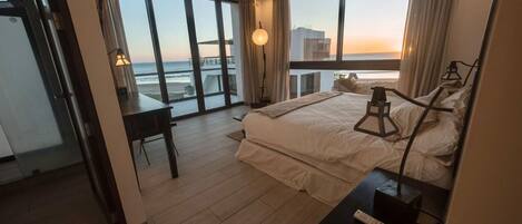 Deluxe Condo, 3 Bedrooms, Oceanfront | Free WiFi