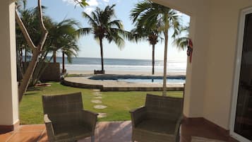 Condo, 2 phòng ngủ, sát bãi biển | Hiên