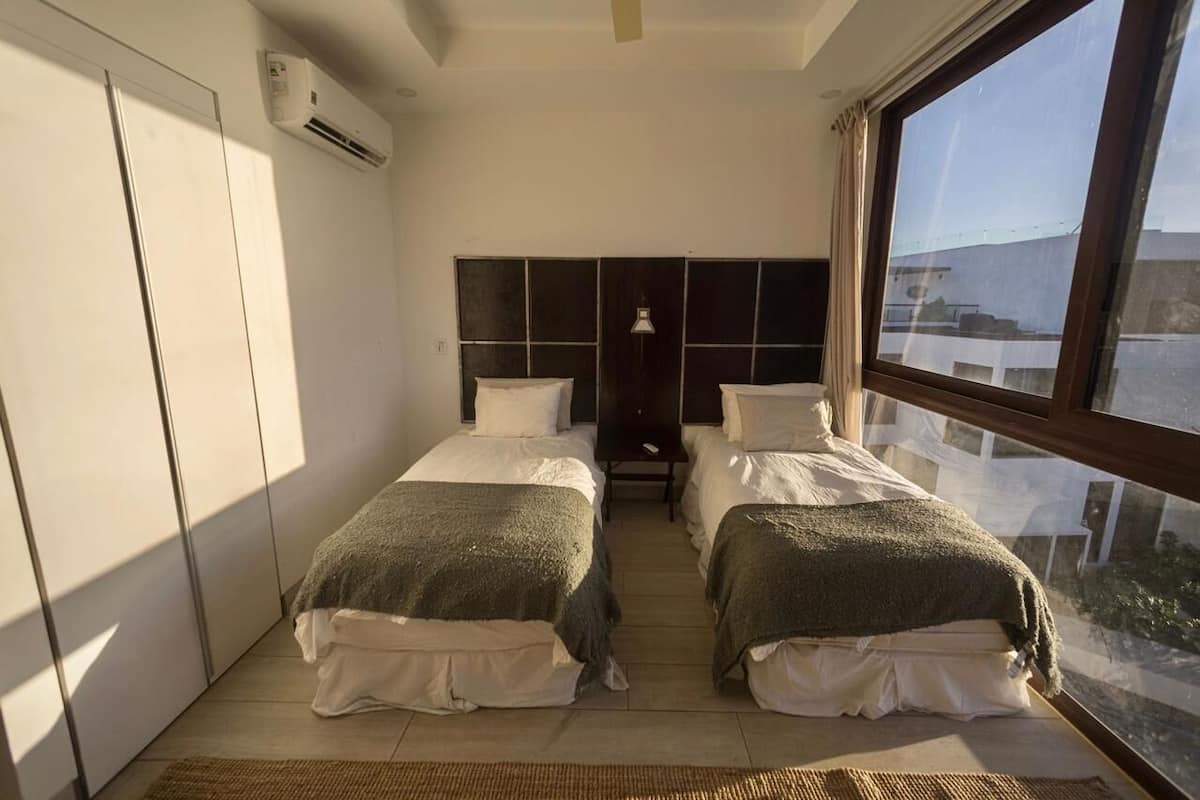 Deluxe Condo, 3 Bedrooms, Oceanfront | 2 bedrooms, free WiFi