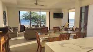 Deluxe Condo, 3 Bedrooms, Ocean View, Beachfront | WiFi (free), bed sheets