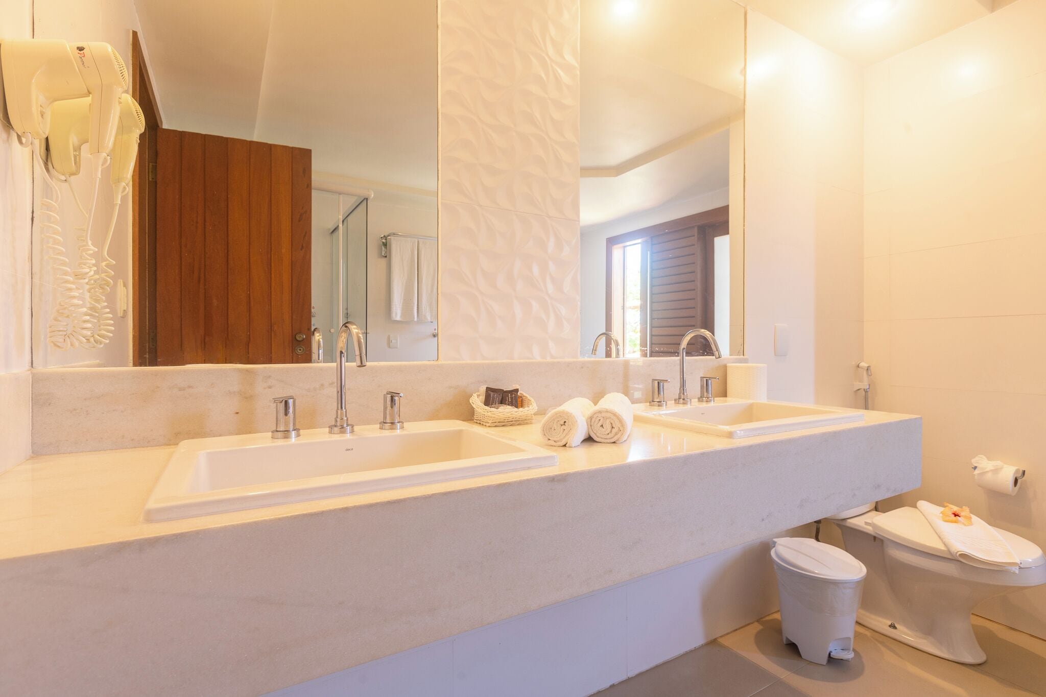 exclusive room (vip) | bathroom | shower, towels