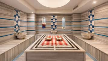 Espace de soins pour les couples, sauna, bain Ă remous, hammam, hammam