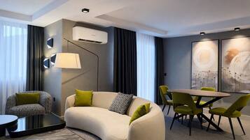 Presidential Suite | Living area | Toys