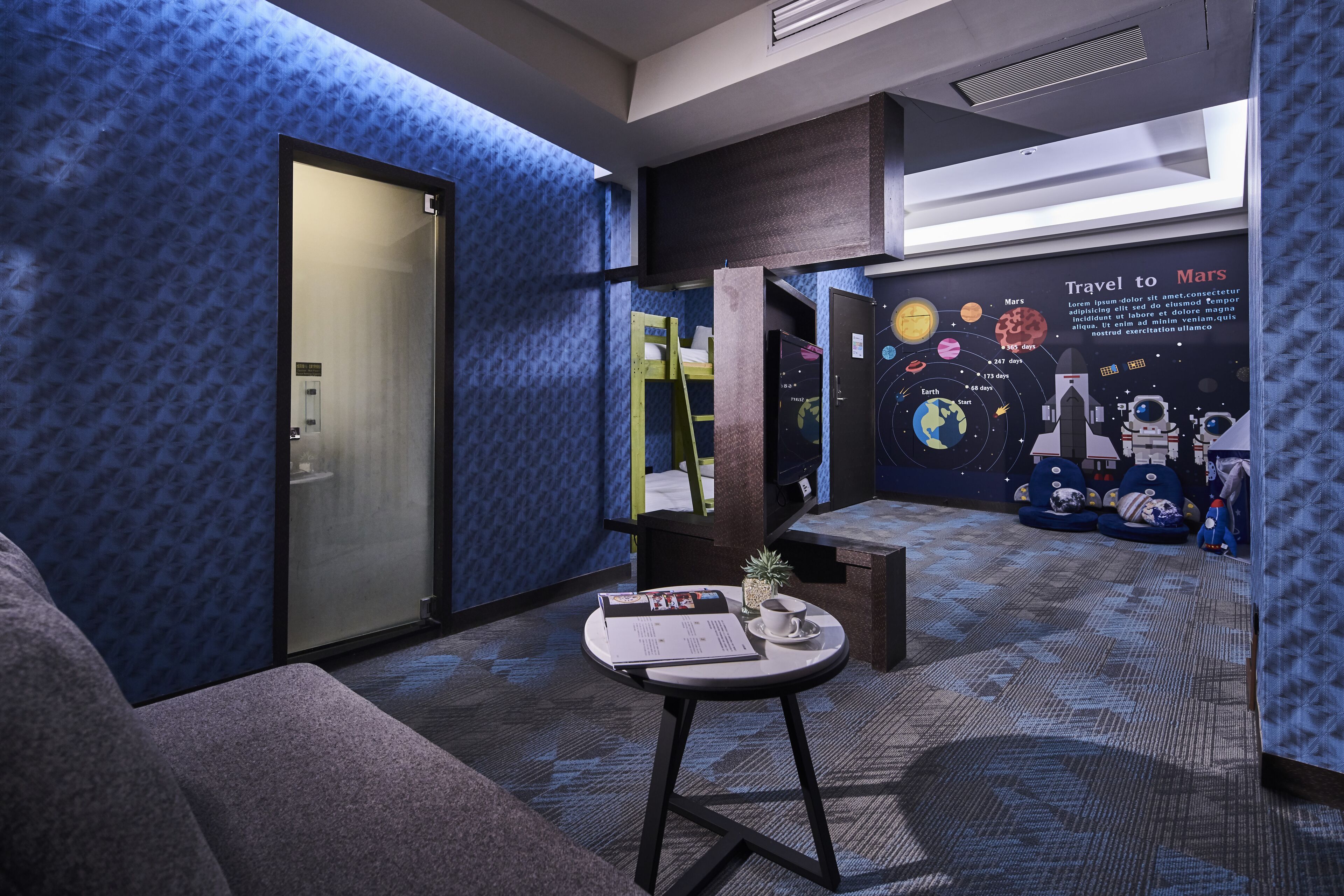 luxury suite | living area | led tv