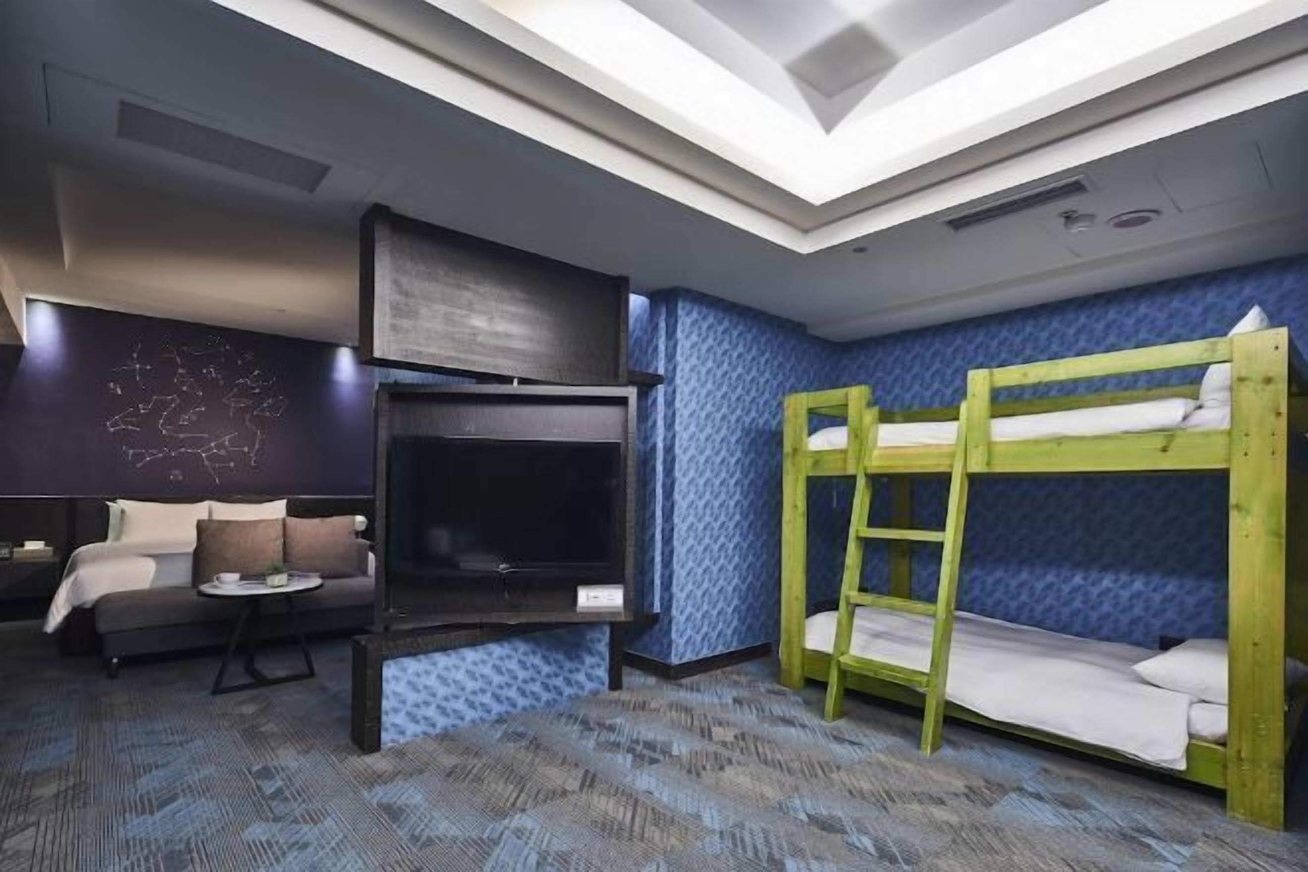 In-room safe, desk, soundproofing, free WiFi