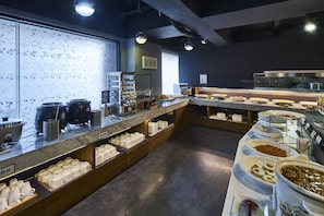 Daily buffet breakfast (TWD 295 per person)