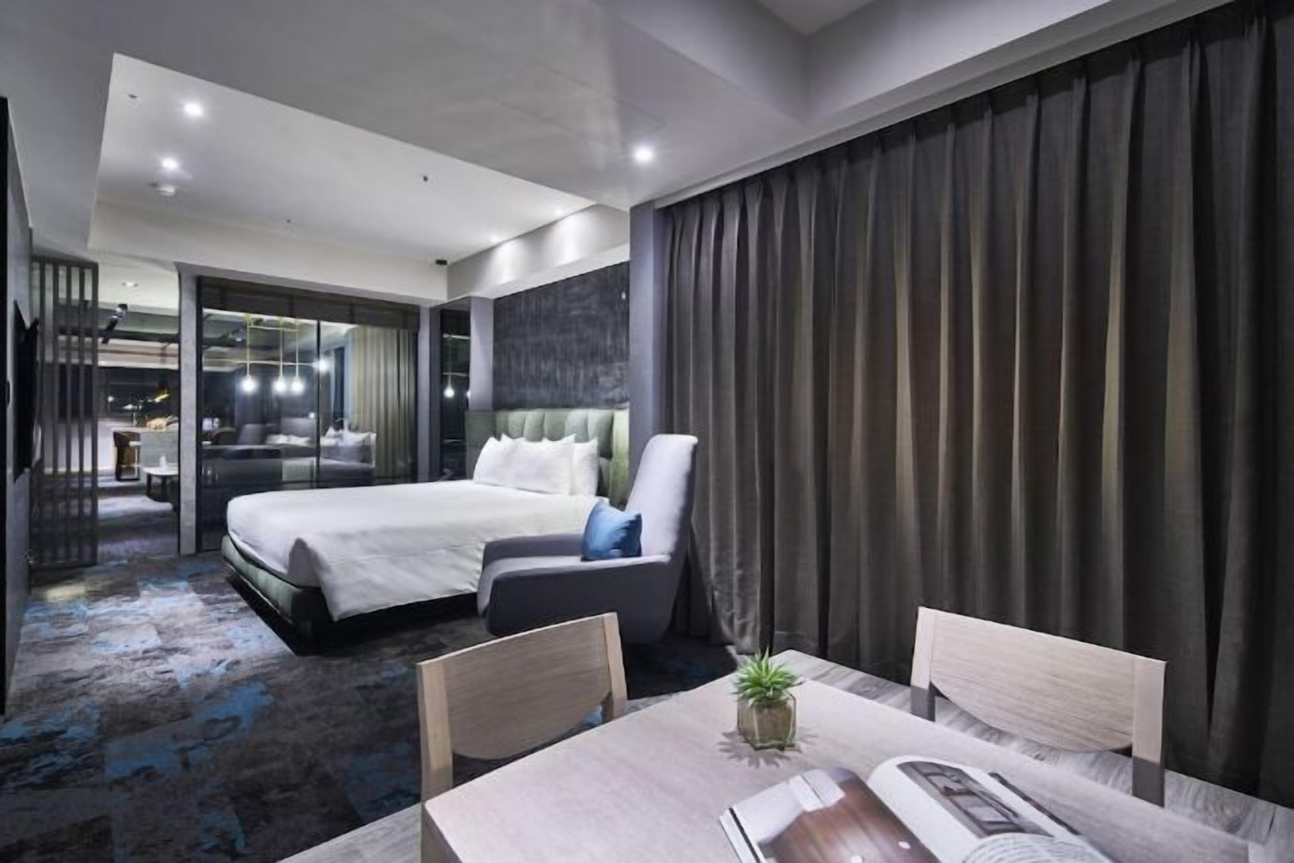 In-room safe, desk, soundproofing, free WiFi