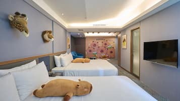 Luxury Family Suite | 1 bedroom, in-room safe, desk, soundproofing