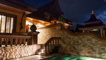 Pool Villa Garden View | ミニバー、セーフティボックス (室内)、デスク、アイロン / アイロン台