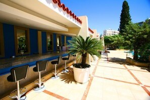 Bar (on property) - Curium Palace Hotel (Limassol)
