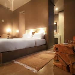 2 bedrooms, premium bedding, in-room safe, desk