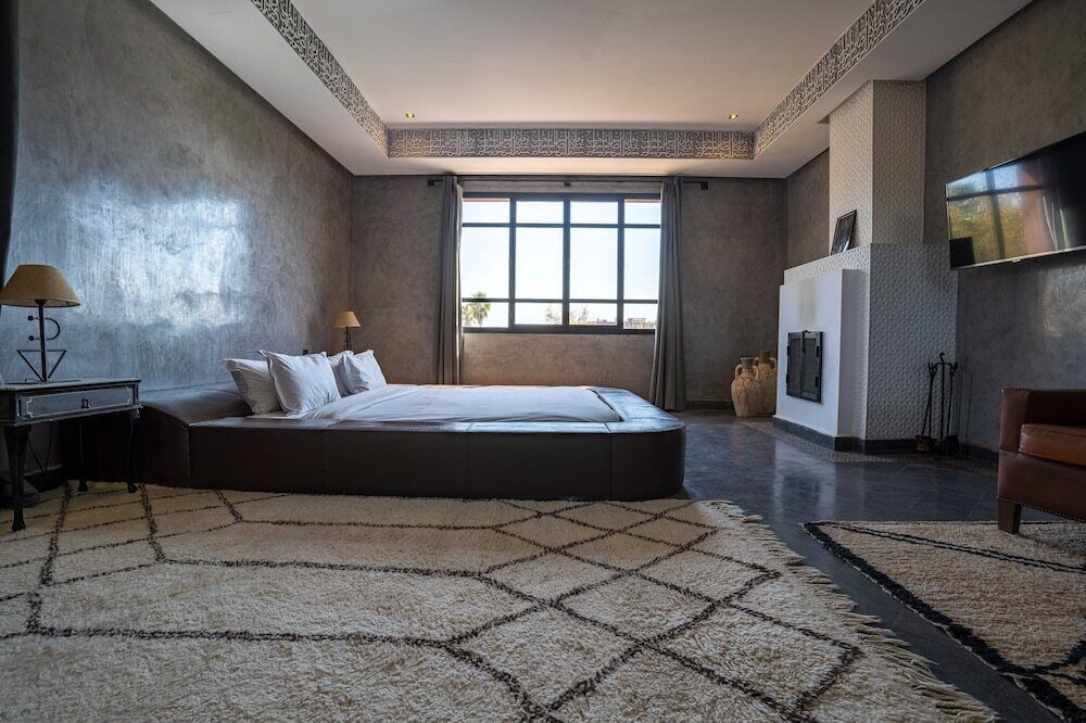 Premium bedding, in-room safe, desk, free WiFi