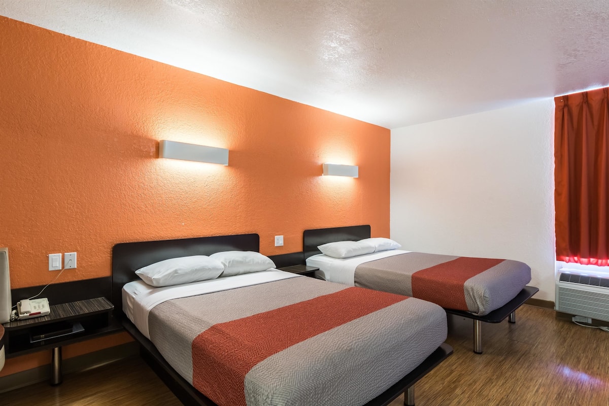 Free WiFi, bed sheets