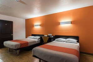 Free WiFi, bed sheets - Motel 6 Uvalde, TX (Uvalde)