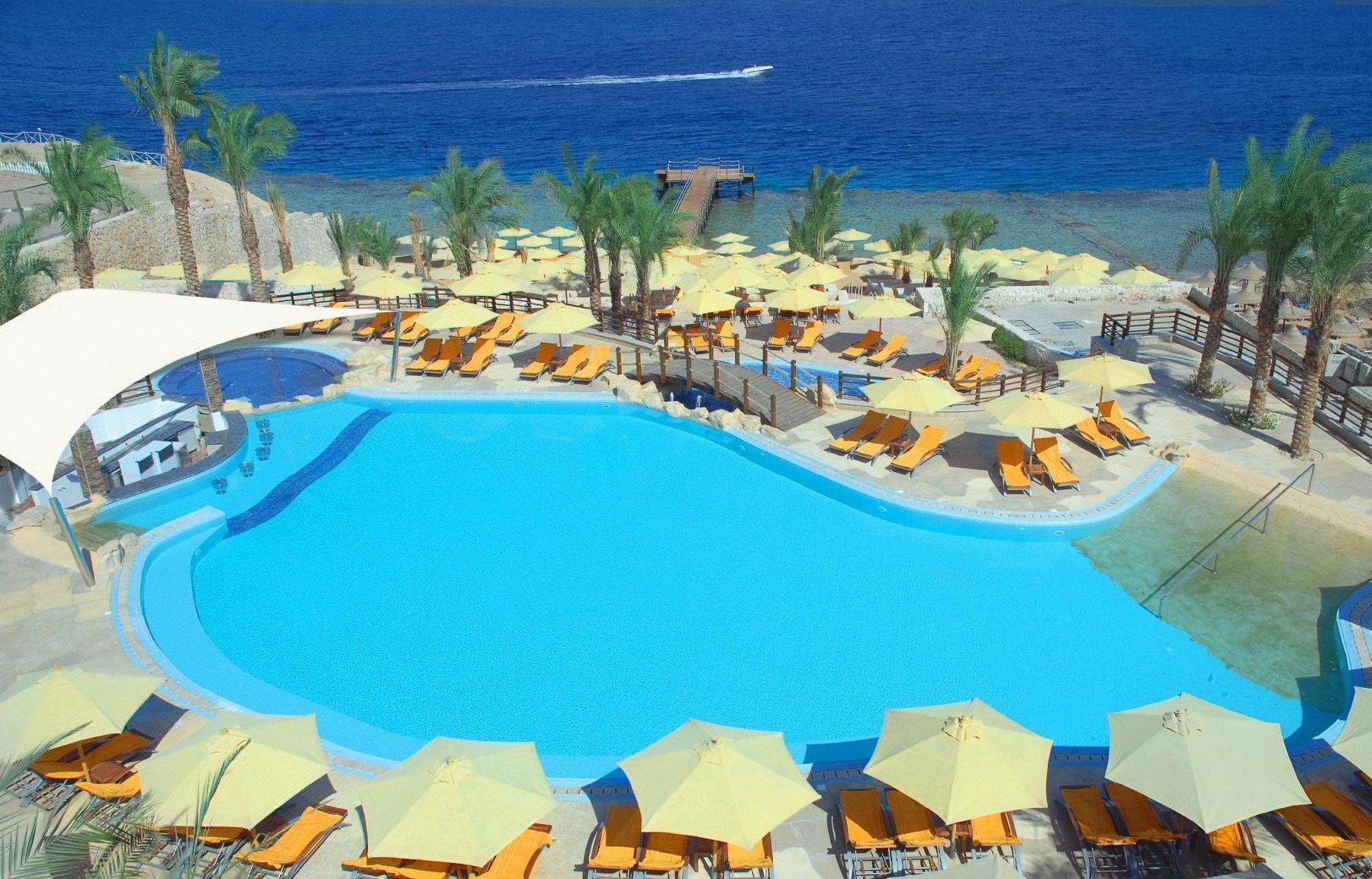 Pool | 5 outdoor pools, sun loungers