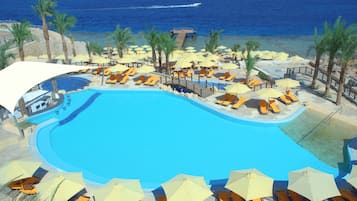 5 outdoor pools, pool loungers