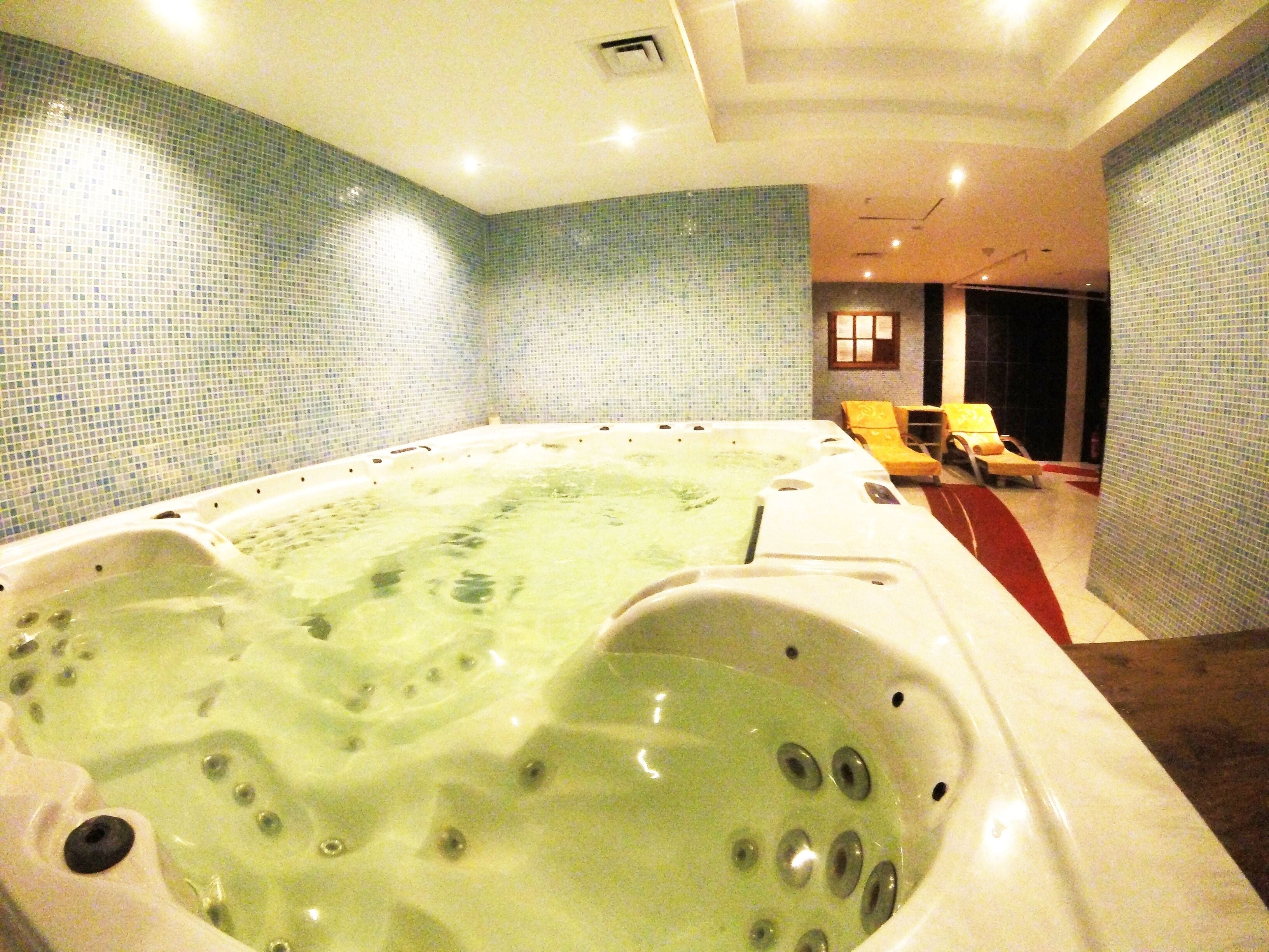 indoor spa tub