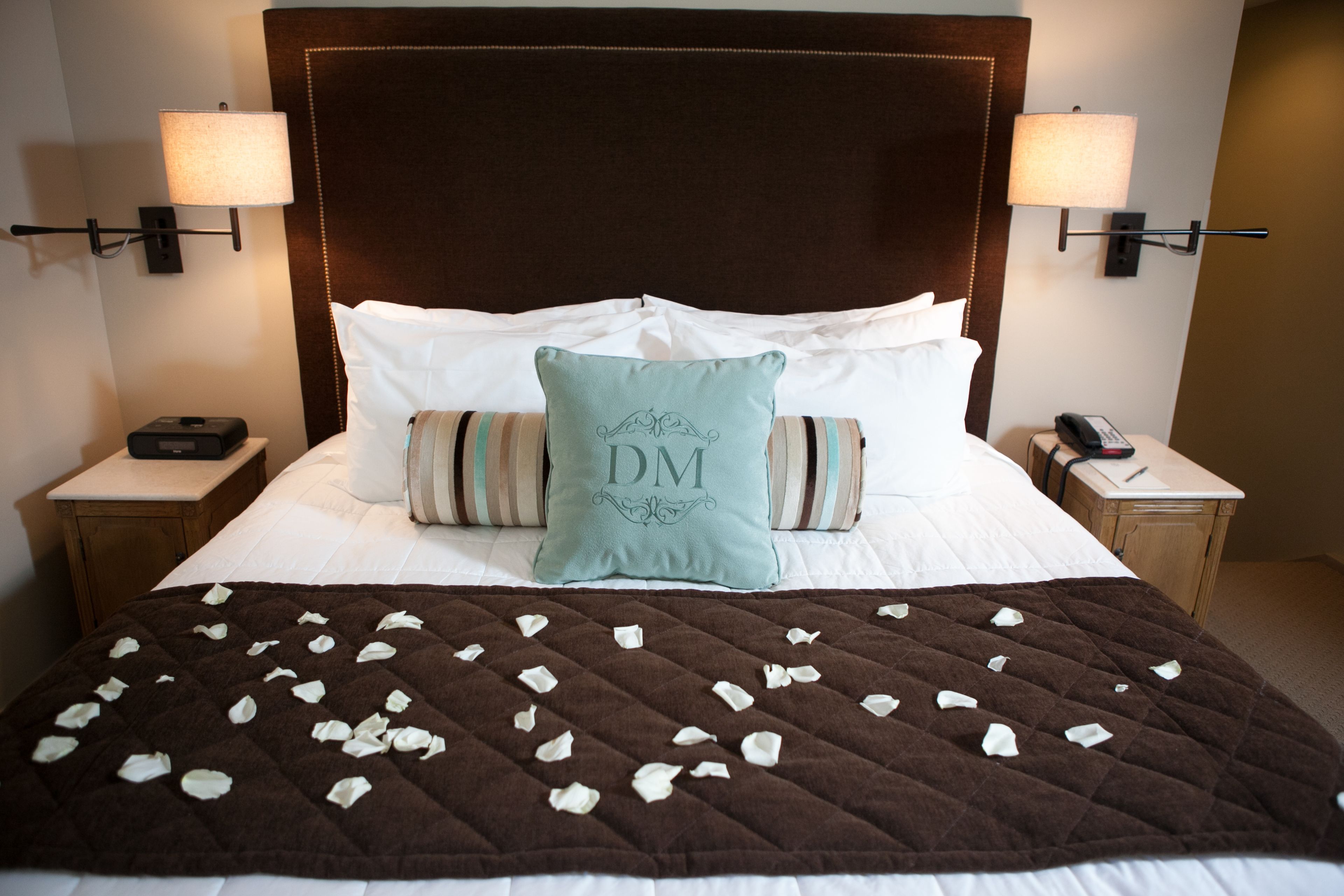 deluxe room, 1 king bed, balcony | premium bedding, pillow-top beds, minibar, in-room safe