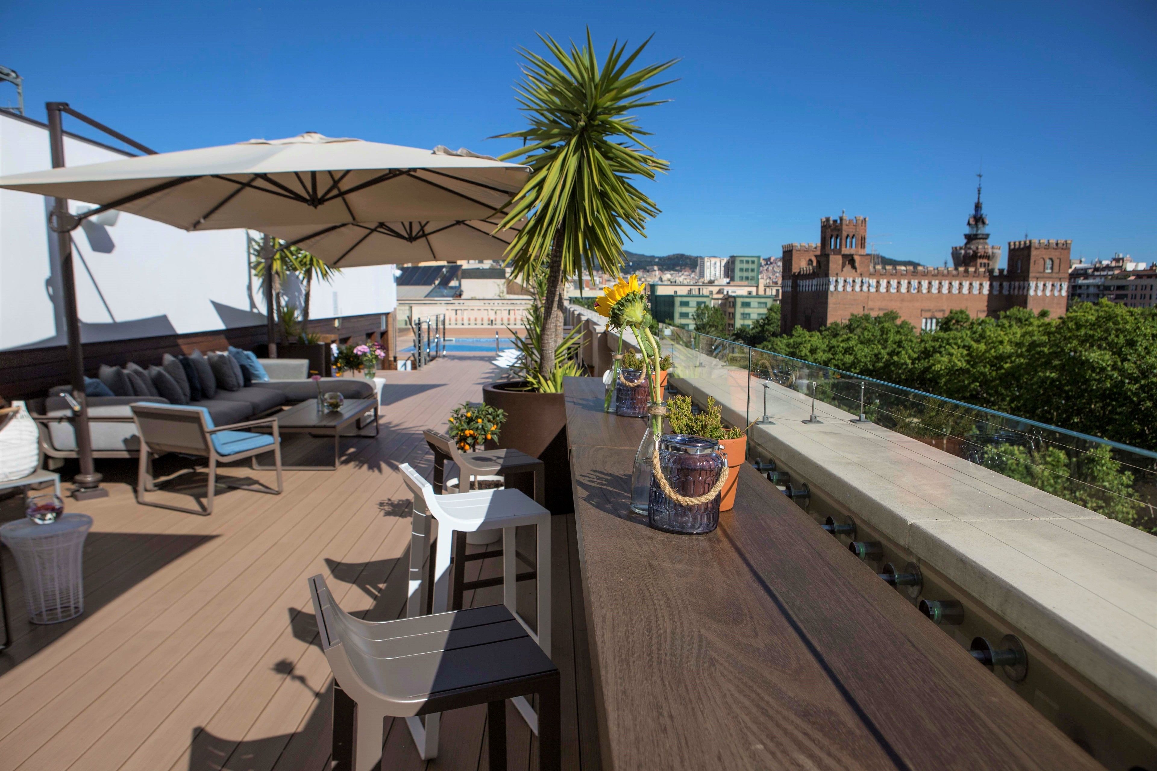 outdoor pool, pool loungers