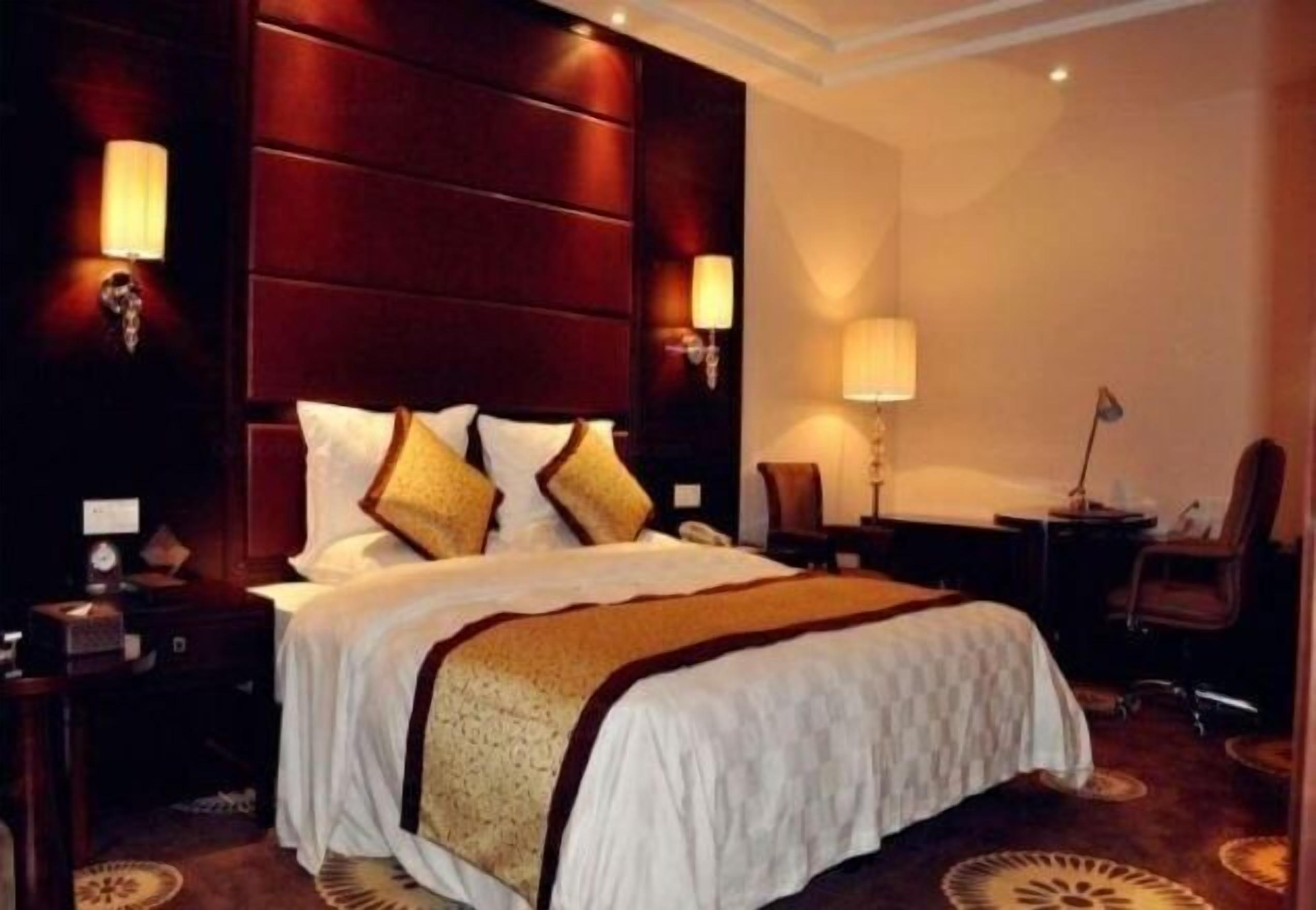 In-room safe, desk, iron/ironing board, free wired internet