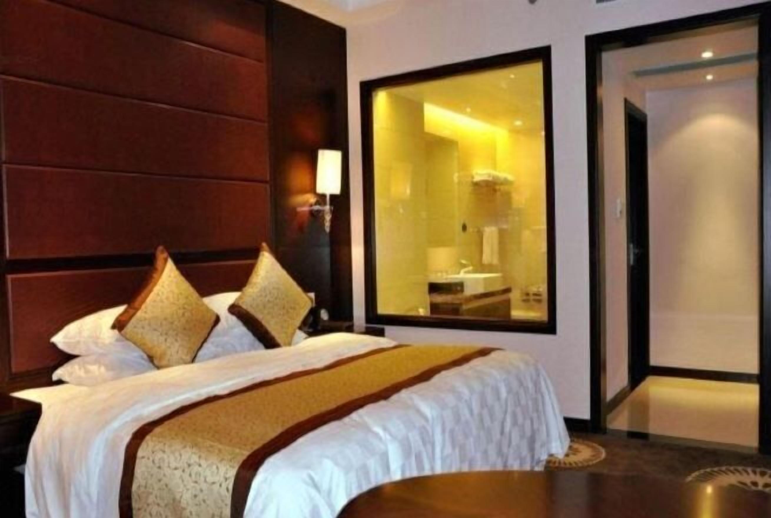 In-room safe, desk, iron/ironing board, free wired internet