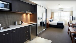Studio – standard, ikke-røyk, kjøkken (Studio Apartment) | Eget kjøkken | Kaffetrakter/tekoker, kjøleskap, mikrobølgeovn og kokeplater