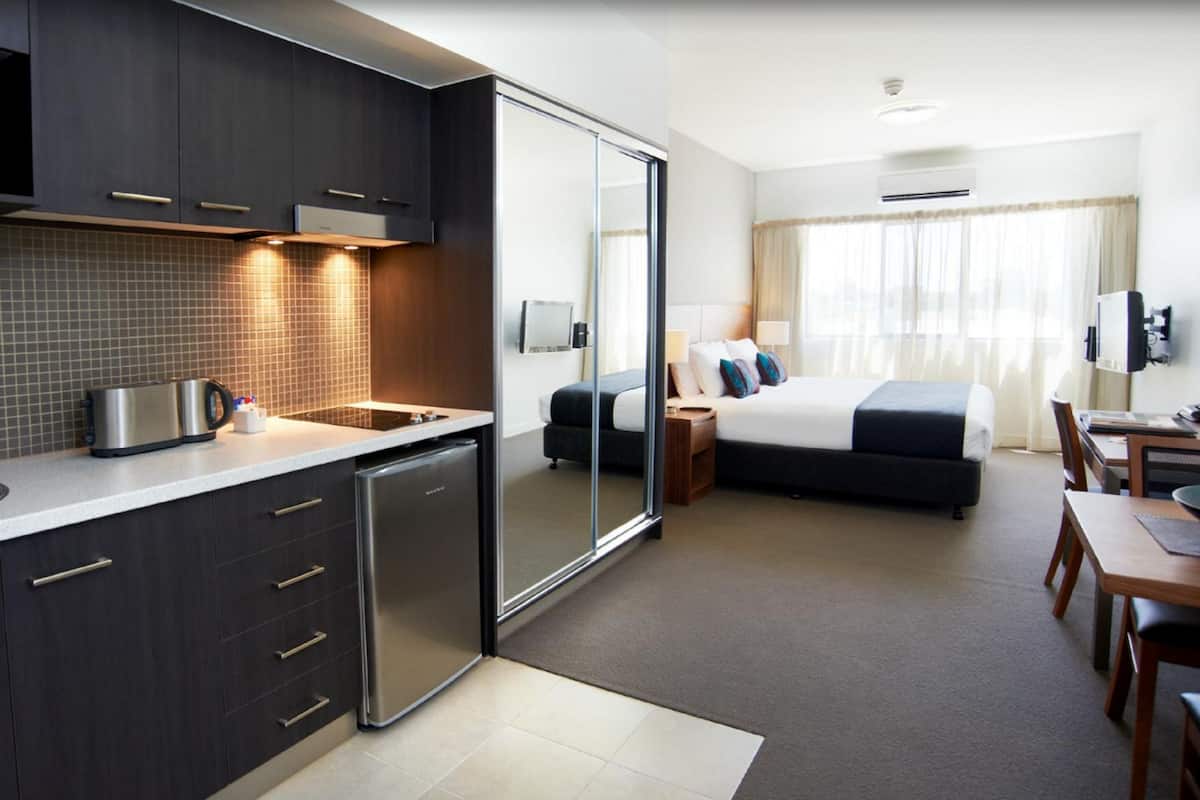 Standard-Studio, Nichtraucher, Küche (Studio Apartment) | Eigene Küche | Großer Kühlschrank, Mikrowelle, Herdplatte