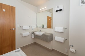 One Bedroom Unit | Bathroom